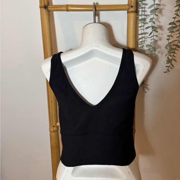 Lululemon Power Pivot Tank - Picture 4 of 6